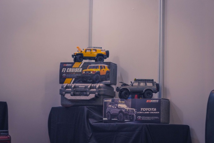 FMS 1/18 TOYOTA FJ Cruiser & 1/18 TOYOTA Land Cruiser LC80 RTR Scale Model RC | Exhibit by FIGURA Kenya