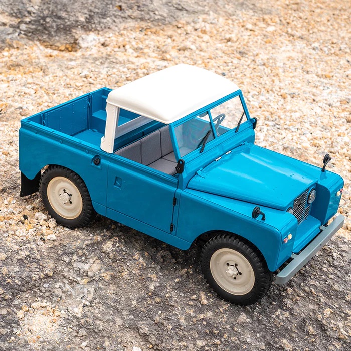 FMS 1-12 Land Rover Series II RTR Outdoors BLUE.jpg