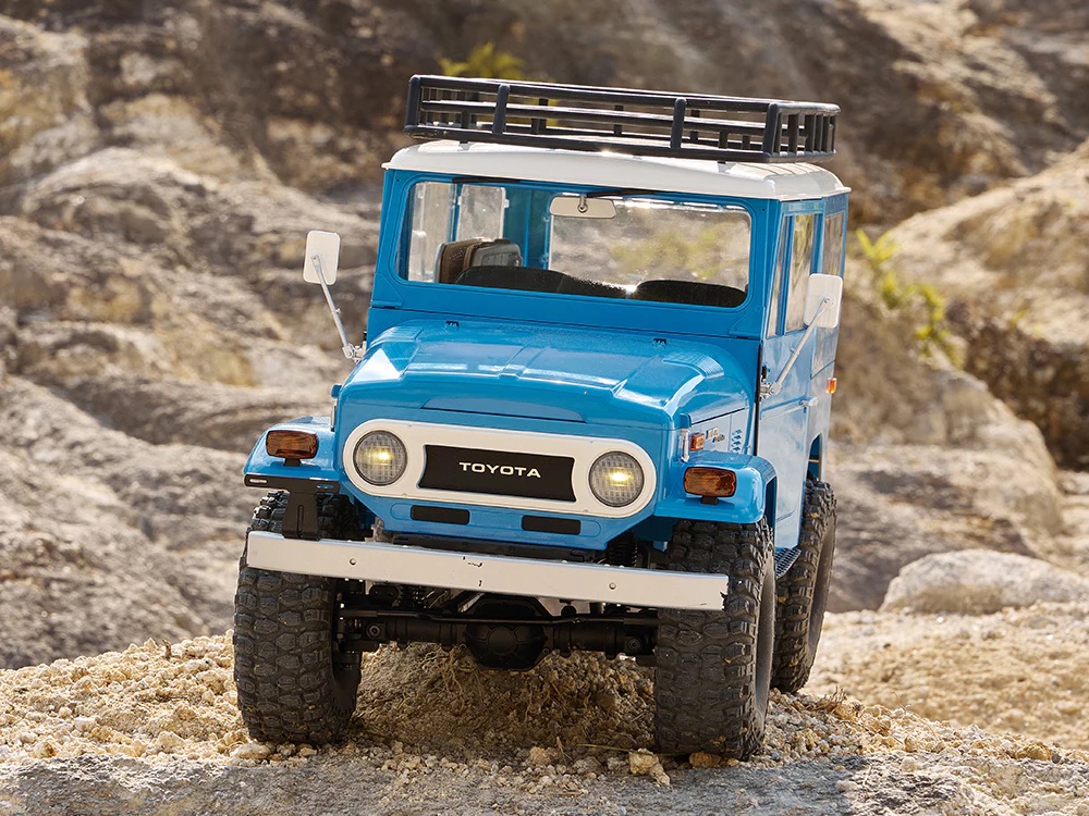 FMS 1 10 Toyota Land Cruiser FJ40 RS Front Outdoors BLUE.jpg