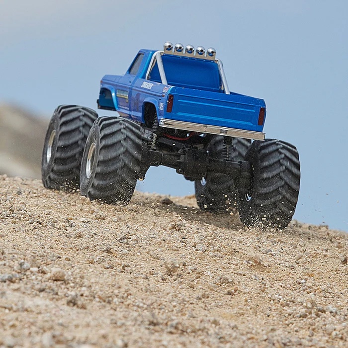 FMS 1-24 FCX24 Smasher V2 Monster Truck RTR Outdoors-3 BLUE.jpg